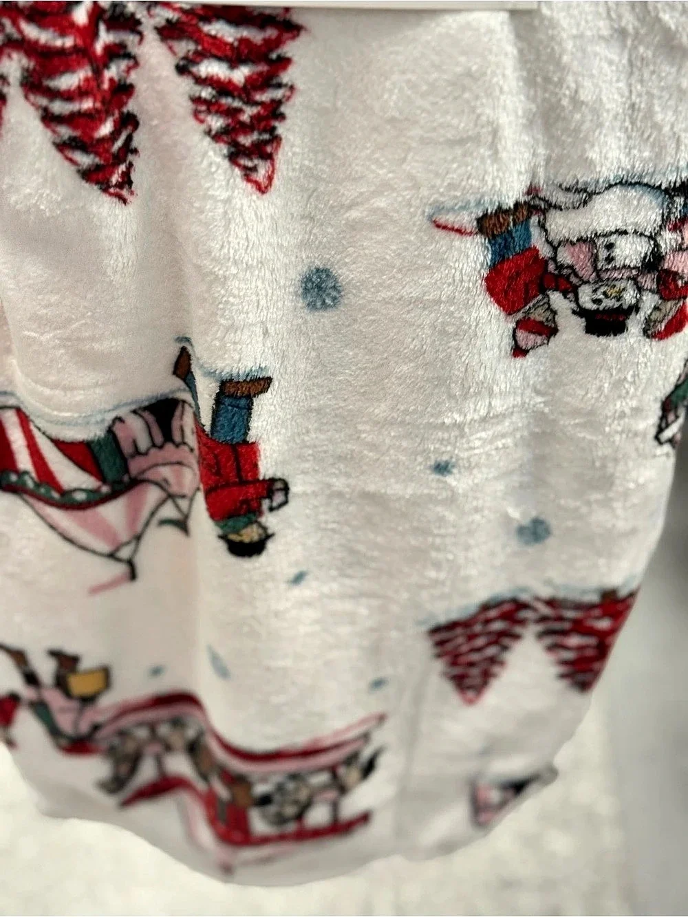 Holiday Throw White & Red New
